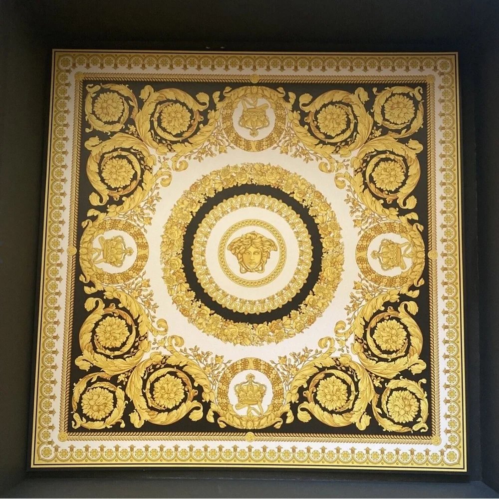 AUTHENTIC VERSACE BAROCCO PUZZLE MEDUSA.  🔥Host Pick🔥 - Picture 10 of 13